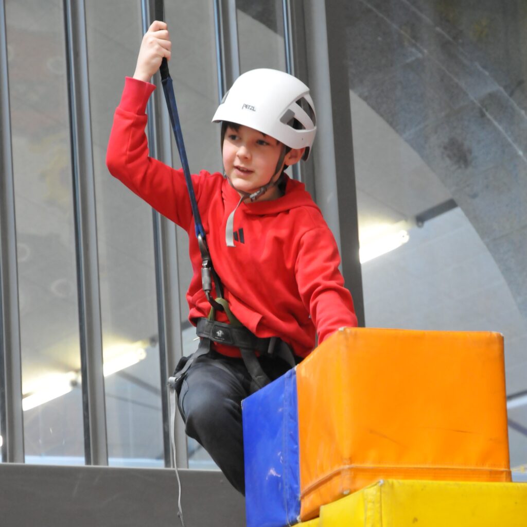 Un enfant au Fun Climbing